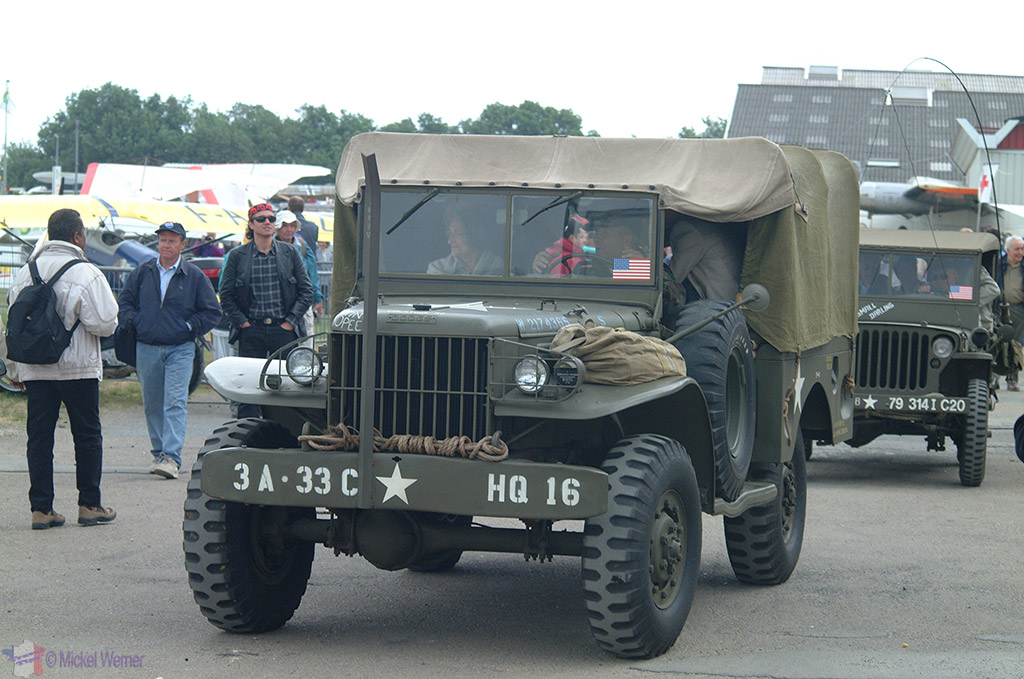 La Ferte Alais aeronautical show, vintage vehicles