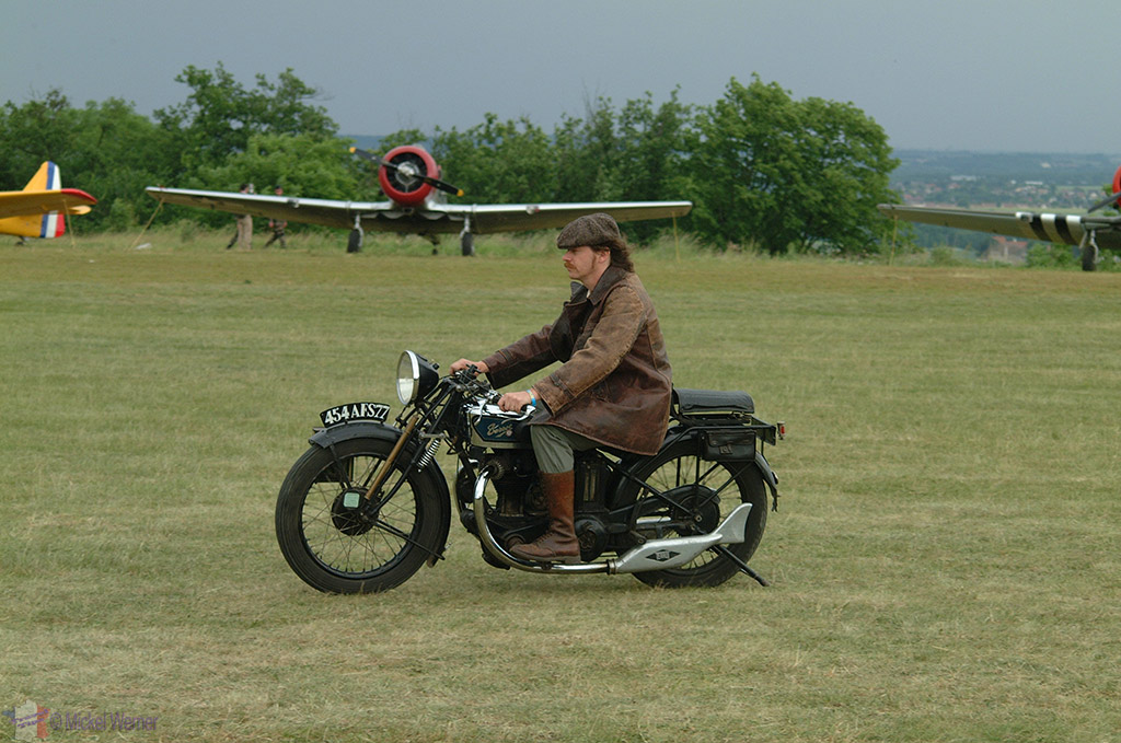 La Ferte Alais aeronautical show, vintage vehicles