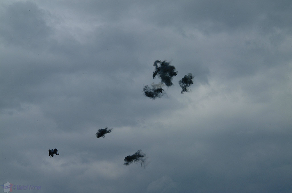 La Ferte Alais aeronautical show, anti-aicraft canon shells in the air