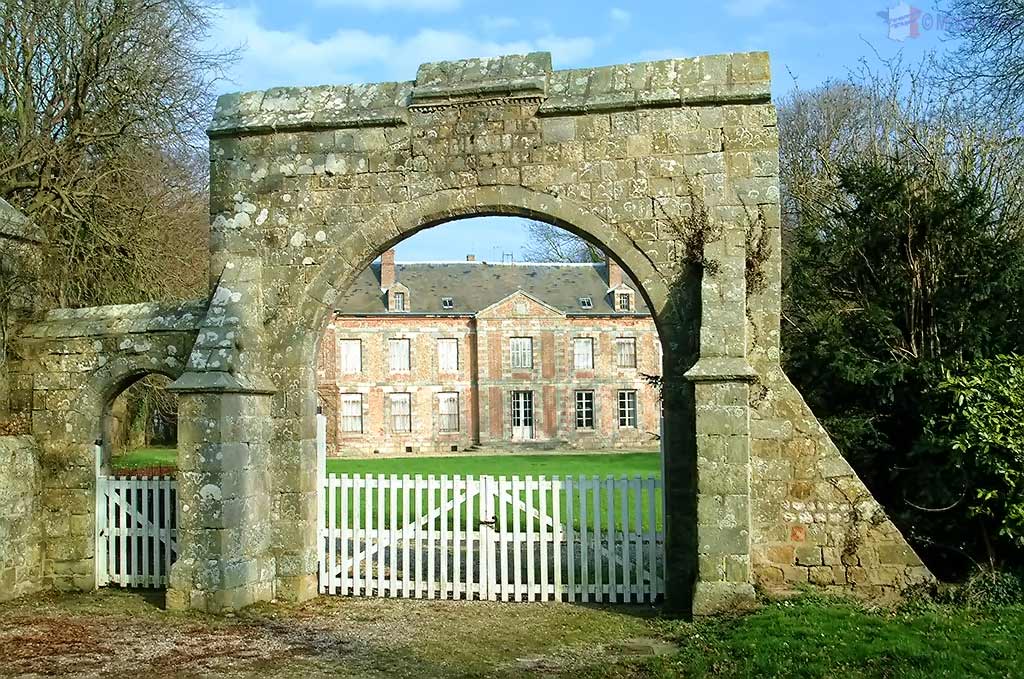Gate of St Martin-Aux-Buneaux castle