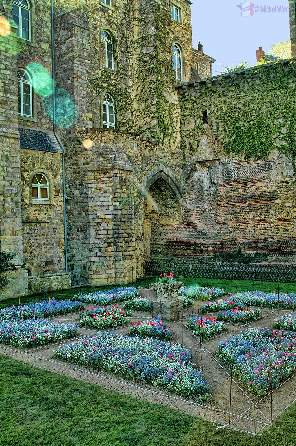 The gardens at the "Palais des comtes du Maine" (aka palais royal Plantagenêt), the current City Hall