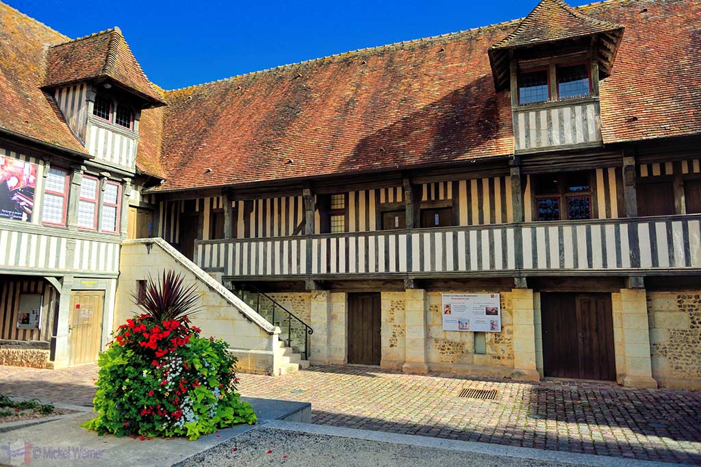 space Culturel les Dominicaines (Dominican Cultural Museum) in Pont l'Eveque