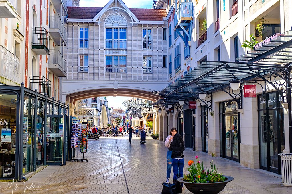 Buildings inside the Arcachon city centre