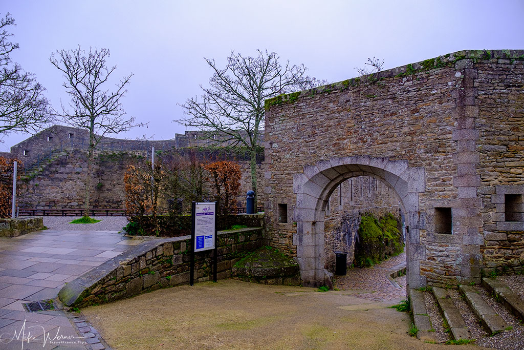 Gate inside the walled city of Concarneau'