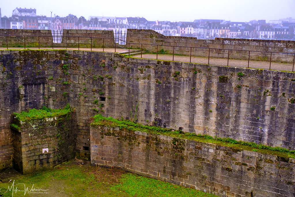 Walls in the walled city of Concarneau