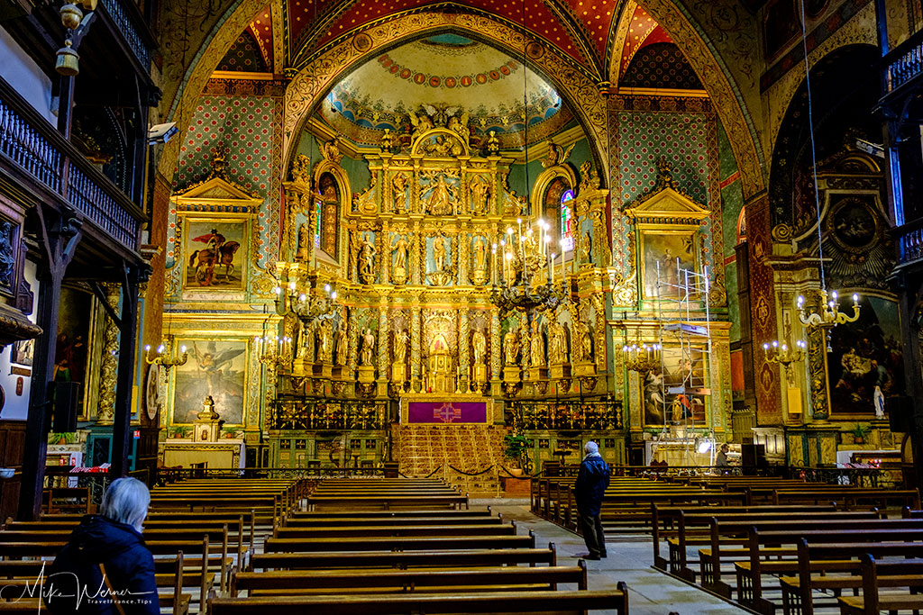 Golden altar in the Saint-Jean-Baptiste church in Saint-Jean-de-Luz