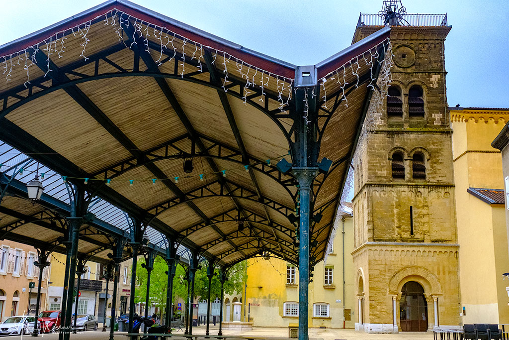 Food market Halle Saint-Jean and the Saint-Jean church in Valence'