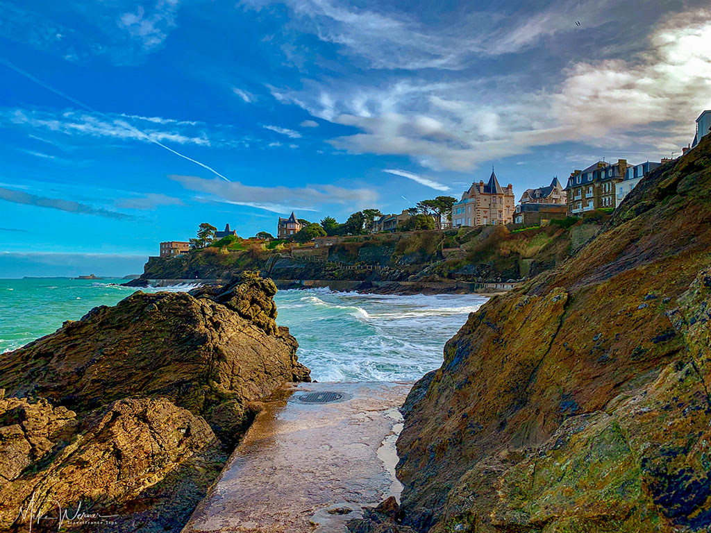 The promenade turns a corner in Dinard