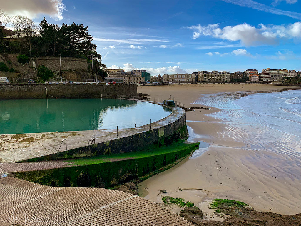 View of the beach, sea and Dinard