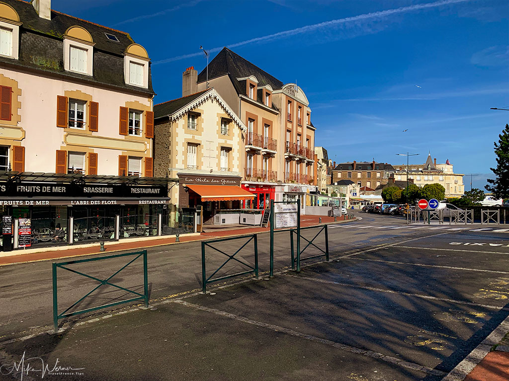 Place de la Republic shopping square in Dinard