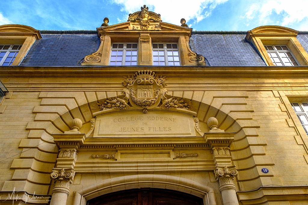 A 'modern school' for young girls in Bordeaux