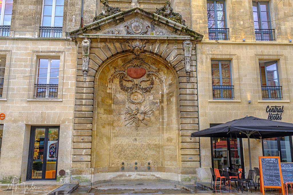 Facade of a building in Bordeaux