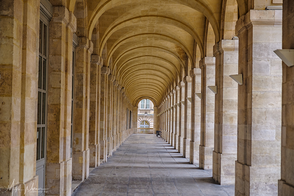 Between the pillars of the Grand Theatre of Bordeaux