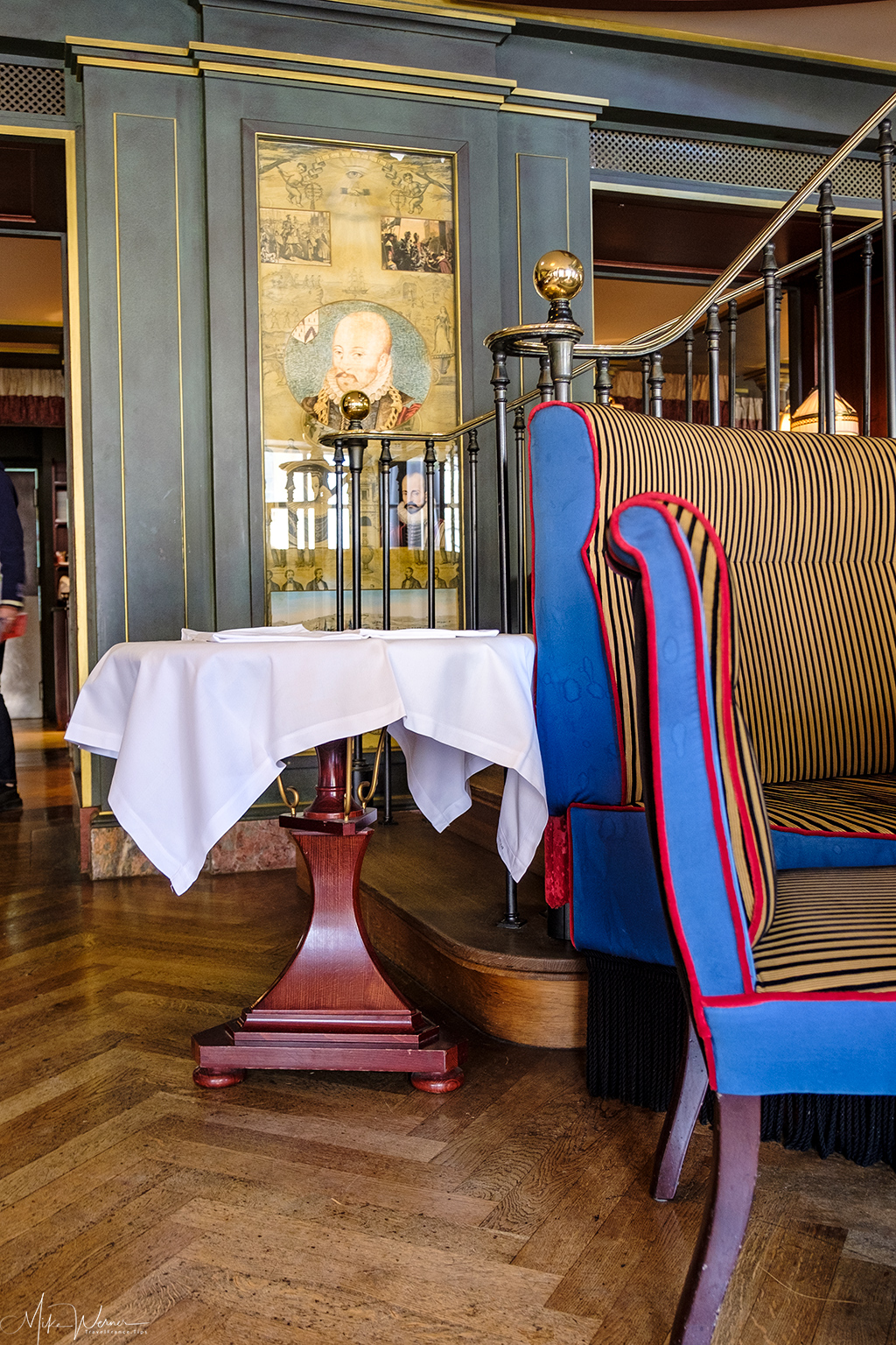 Decor of the 'Le Bordeaux' restaurant of Gordon Ramsay