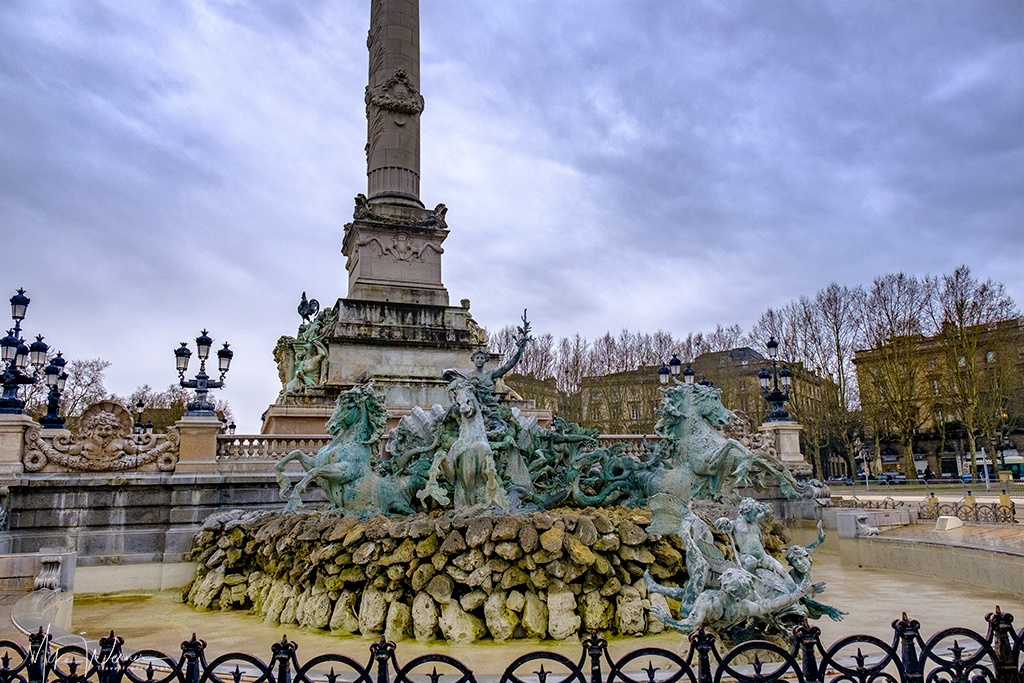 The fountain of the Girdonde Monument 