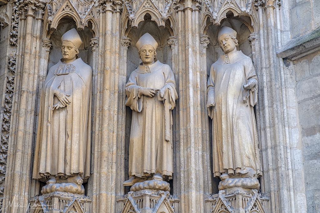 Closeup view of the statues at the Bordeaux Cathedral entrance