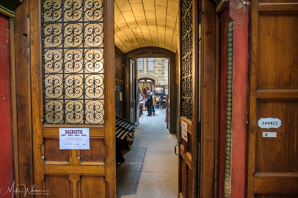 The sacristy within the Bordeaux Cathedral