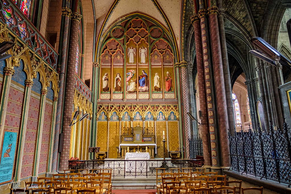 One of the bigger chapels in the cathedral of Bordeaux