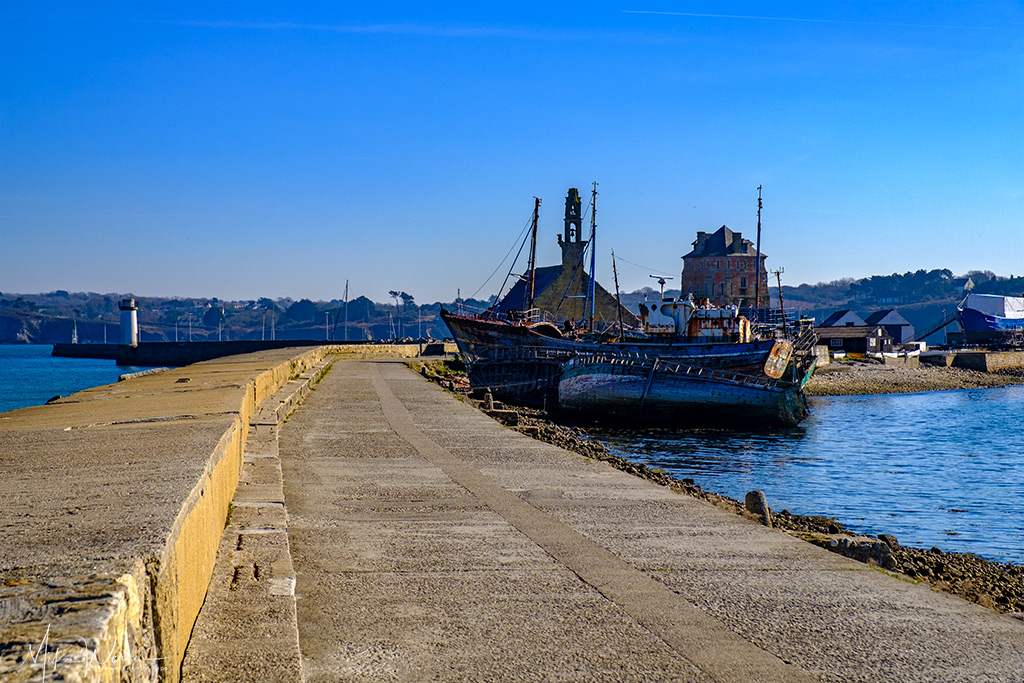 The start of the harbour wall at Camaret-sur-Mer