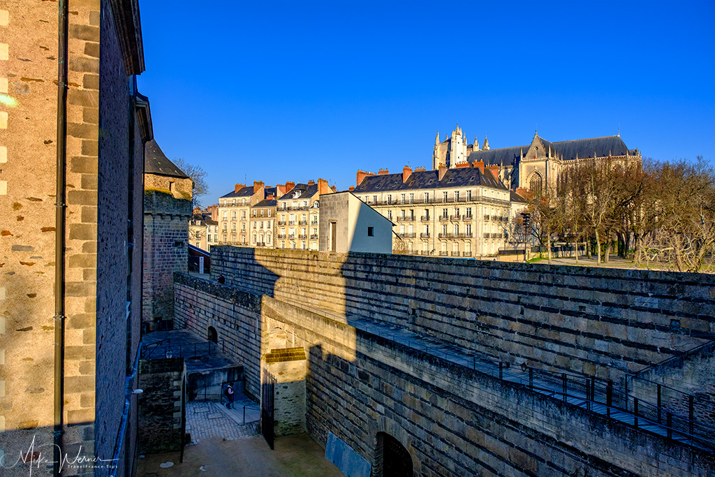 The tower at the end is the dungeons of the Nantes castle