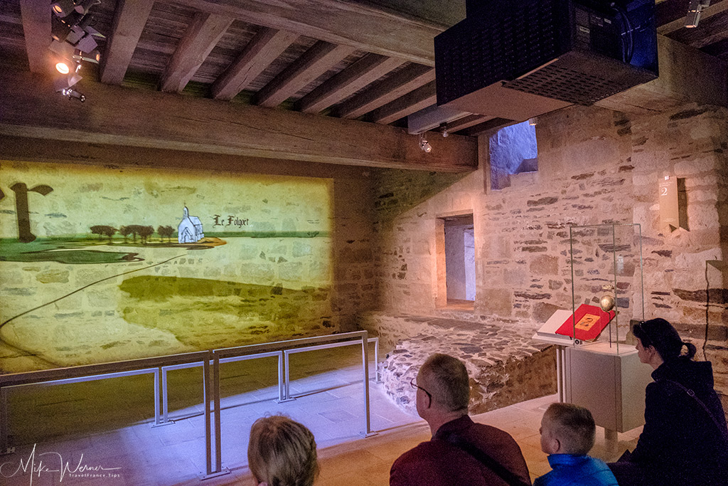 A movie explaining the life of the castle inside the Nantes castle museum