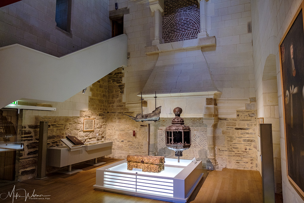 Large hall and stairs inside the Nantes castle museum