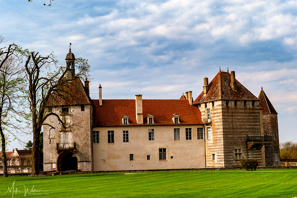 Backside of the main building of the castle of Epoisses