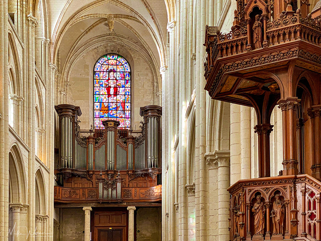 The Trinity Abbey main organ and its stained glass window