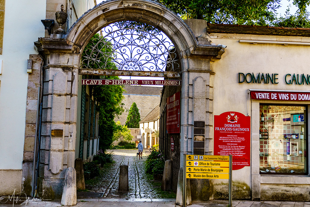 Domaine Gaunoux (right) and a wine shop on the left