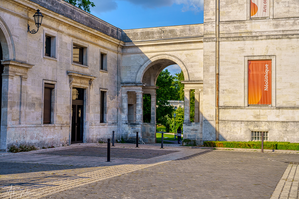 Entrance to the pubic park from the museum