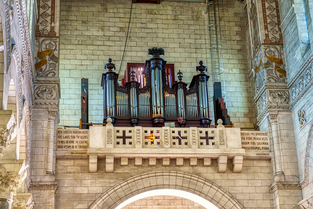 The organ of the Basilica Saint-Martin de Tours