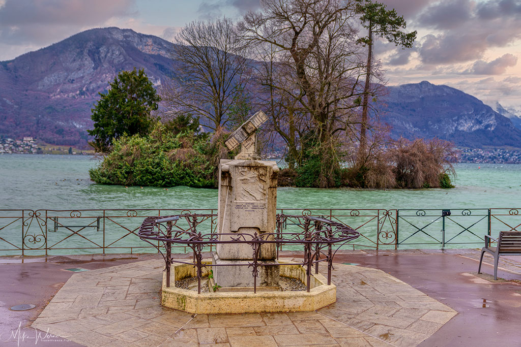 Art on the promenade to Annecy