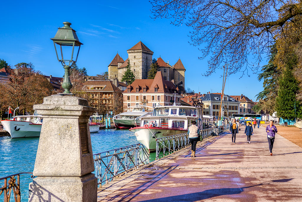 Final part of the walk to Annecy