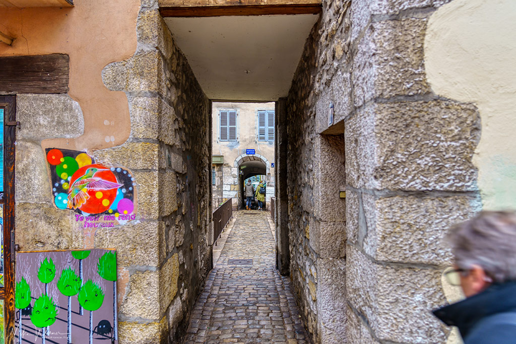 Narrow streets in old Annecy