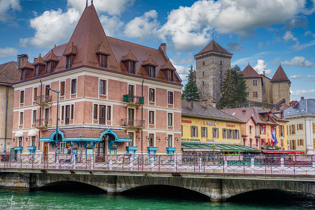 Main traffic bridge at the edge of old Annecy